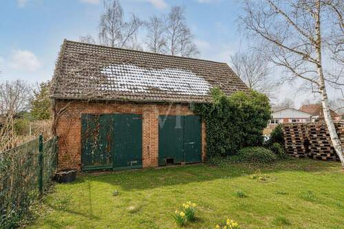 Nebengebäude Garagen - 1 Zimmer Mehrfamilienhaus, Wohnhaus in Westergellersen