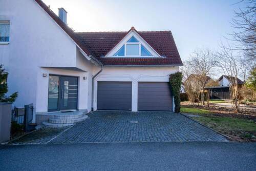 Herzlich Willkommen - 6 Zimmer Einfamilienhaus in Deining