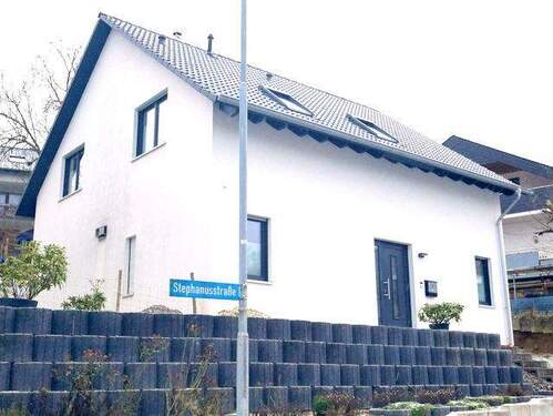 Hausansicht - 5 Zimmer Einfamilienhaus zum Kaufen in Lehmen