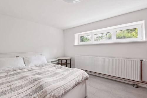 Schlafraum im Souterrain - Doppelhaushälfte mit 85,00 m&sup2; in Berlin zum Kaufen