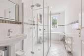 Badezimmer im Erdgeschoss - 