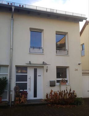 Vorderansicht - DHH Frankfurt - Hausen - 2.250,00 EUR Kaltmiete, ca.  148,00 m² Wohnfläche