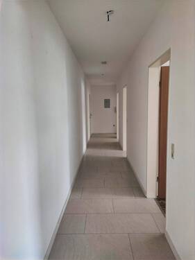 Beispiel Flur - 1 Zimmer Mehrfamilienhaus, Wohnhaus zum Kaufen in Wehr