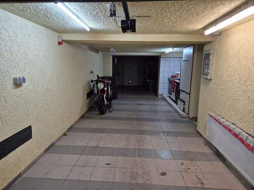 Garage für bis zu 3 PKW - 