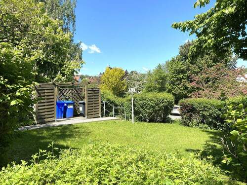 Grünanlage hinter dem Haus - 1 Zimmer Etagenwohnung zum Kaufen in Zwickau