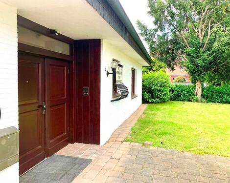 Eingangstür - 8 Zimmer Einfamilienhaus zum Kaufen in Korschenbroich