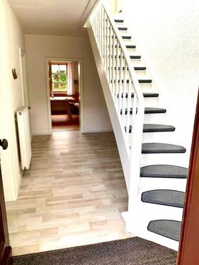 Eingangsdiele - 8 Zimmer Einfamilienhaus in Korschenbroich