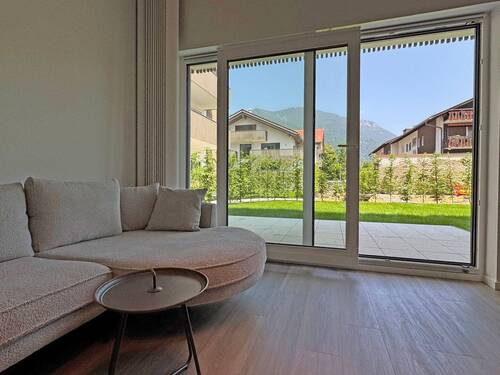 Wohnzimmer mit Zugang Garten - 