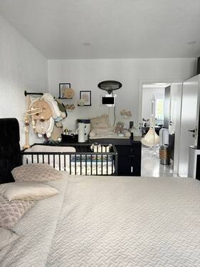 Schlafzimmer 2.jpg - 2 Zimmer Etagenwohnung in Augsburg