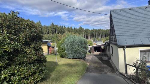 Einfahrt - Doppelhaushälfte mit 100,00 m² in Bad Elster zum Kaufen