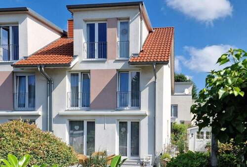 Straßenansicht - - Provisionsfrei - Moderne Doppelhaushälfte mit hochwertiger Ausstattung am Öjendorfer See