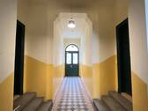 Im Hauseingang - 3 Zimmer Etagenwohnung zum Kaufen in Dresden