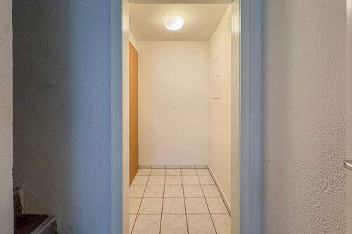 Flur zu Bad - 1. OG.jpg - 