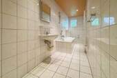 Badezimmer - 1. OG.jpg - 