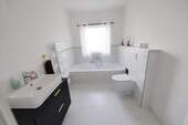Bad mit Wanne - 