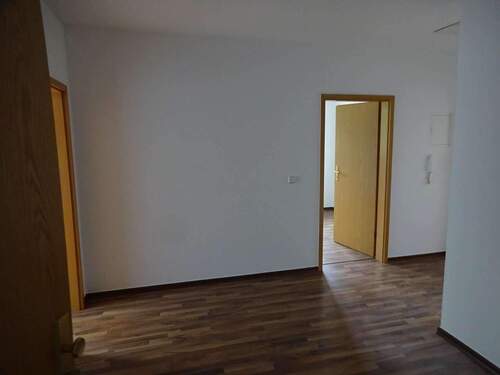 Flur - Etagenwohnung mit 77,50 m&sup2; in Zwickau zur Miete