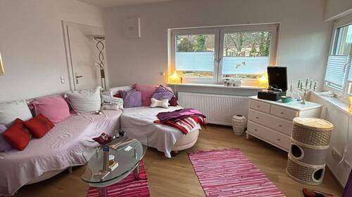 Wohnzimmer - Gemütliche 3,5-Zimmer-Wohnung mit Terrasse und frisch saniert