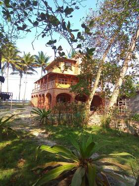 Ansicht vom Garten - 5 Zimmer Mehrfamilienhaus, Wohnhaus zum Kaufen in Muisne