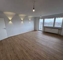 3 Zi.-WHG in Barsinghausen: Kernsaniert - Premiumbad & EBK, BalkonWeitblick, Aufzug, S-Bahn