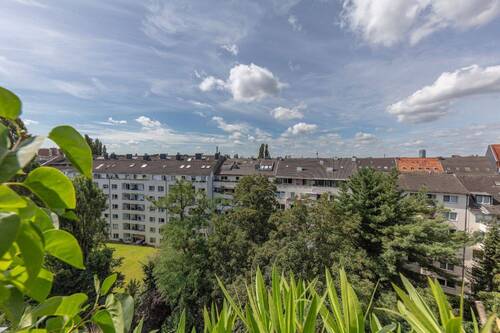 Blick von der Terrasse - 3 Zimmer Etagenwohnung zum Kaufen in Düsseldorf