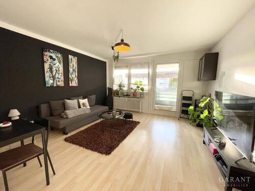 Wohnzimmer - 3 Zimmer Etagenwohnung zum Kaufen in Ulm