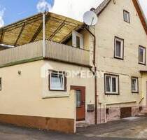 EFH mit 3 Zimmern und Dachterrasse sucht liebevolle Hände, die das Schmuckstück-Potential erwecken - Schaafheim Mosbach