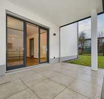 Garten-Glück statt Miete zahlen: 2022er Neubau-Traum mit Luxus-Küche und Terrasse - Straubing