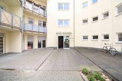 Hauseingang - Etagenwohnung mit 46,40 m&sup2; in Magdeburg zum Kaufen