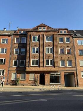 Hamburger Chaussee 38 - Charmante 3 Zimmer Altbauwohnung