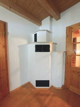 Kachelofen - 8 Zimmer Einfamilienhaus in Haarbach