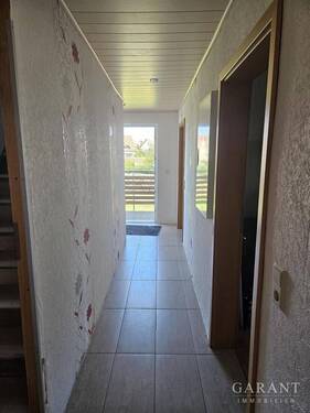 OG Wohnungsflur mit Haustür - 1 Zimmer Mehrfamilienhaus, Wohnhaus in Hirrlingen