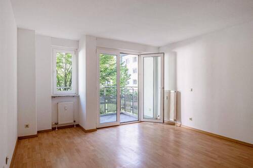 WohnzimmerWeitere Ansicht Wohnzimmer - Helle 2-Zimmer-Wohnung mit Balkon & TG-Stellplatz in zentraler Lage