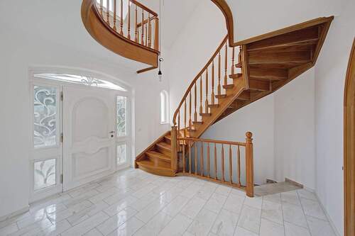 Eingangshalle - 4 Zimmer Etagenwohnung zur Miete in Herdecke