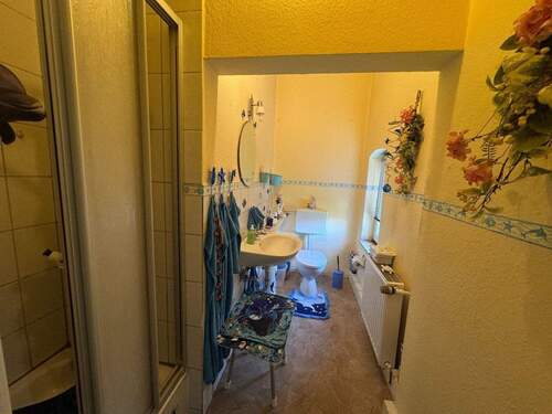 1. OG Wohnung Badezimmer - 