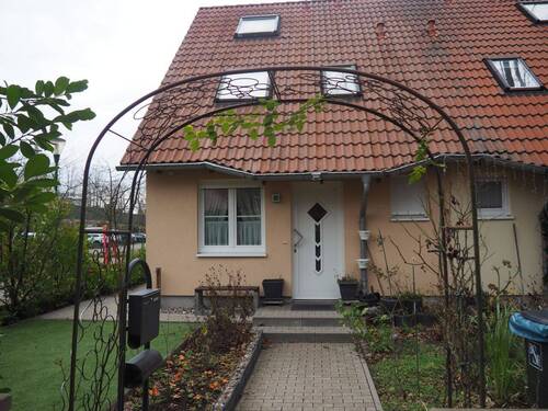 1.4-Haus-Aussenansicht_d.jpg - schicke Doppelhaushälfte am Park