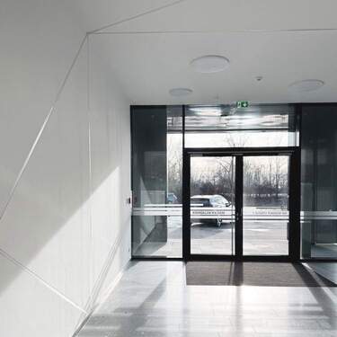 Eingang - Blick nach Aussen - 