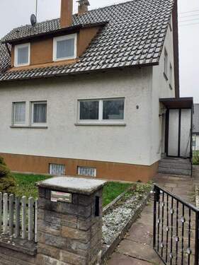 Eingang - 5 Zimmer Einfamilienhaus in Rutesheim