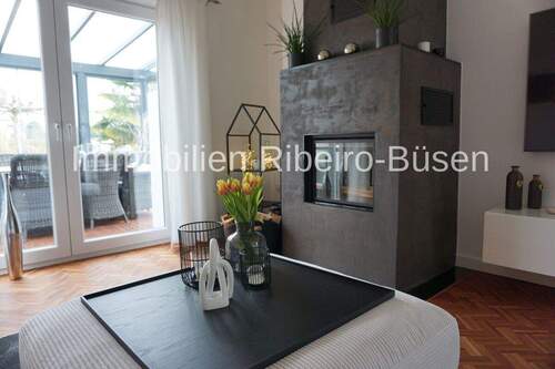 Der Kaminofen mit Beton-Ciré Oberfläche - 5 Zimmer Einfamilienhaus zum Kaufen in Mönchengladbach / Bettrath-Hoven