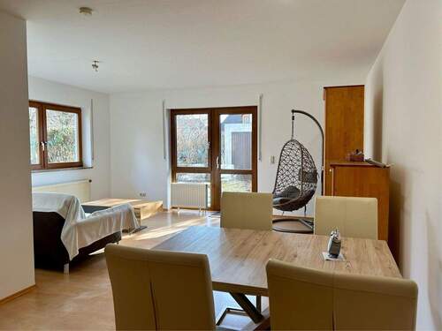 Wohnen und Essen 2 - 3 Zimmer Etagenwohnung in Adelsdorf