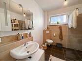 Badezimmer mit Dusche - 