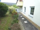 Detail Terrasse mit Blick ins Grüne - 