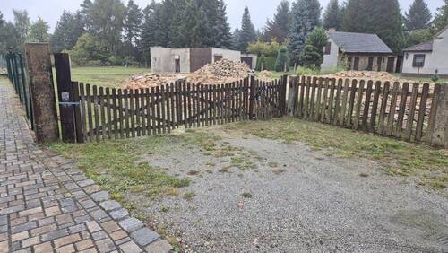 Grundstückseinfahrt - Fundament für Neues - 26.000,00 EUR Kaufpreis, ca.  0,00 m²