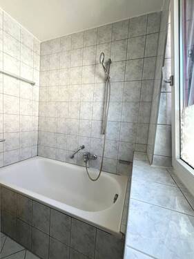 Wanne im Badezimmer - 