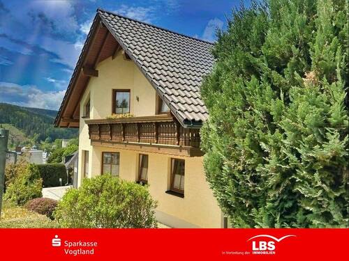 Seitenbansicht mit Balkon - Platz für Träume mit Panoramablick!