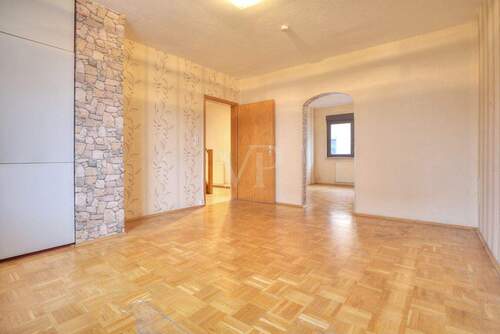 Wohnzimmer - 6 Zimmer Einfamilienhaus zum Kaufen in Heilbronn / Neckargartach