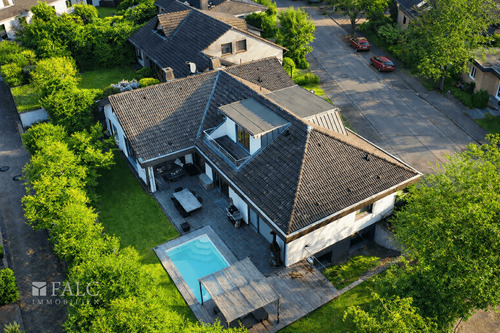 Luftaufnahme - 7 Zimmer Bungalow zum Kaufen in Pulheim