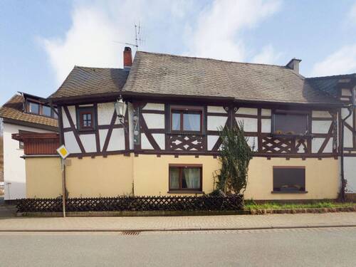 Nebenwohnhaus - 1 Zimmer Mehrfamilienhaus, Wohnhaus in Braunfels