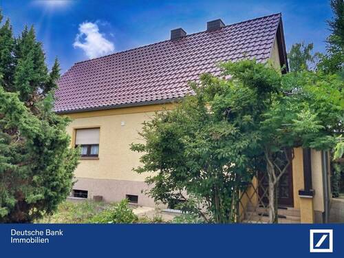 Hausansicht - Modernisiertes EFH mit Garten und Garage !
