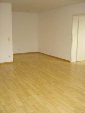 Essecke im Wohnzimmer - 2 Zimmer Etagenwohnung in Wendelstein