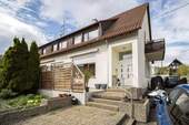 Haus seitlich - Großzu?gige Erdgeschosswohnung mit separatem Eingang, Terrasse und zusätzlicher Einliegerwohnung